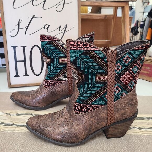 Very Volatile Colorful Cross-stitch Cowgirl Boots Size 9 - Picture 3 of 12